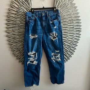 American eagle dark blue distressed 90’s boyfriend jeans